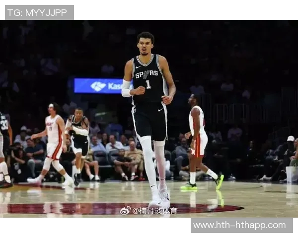 文班首秀表现惊艳砍下30分10板成队史第二人追平邓肯辉煌纪录